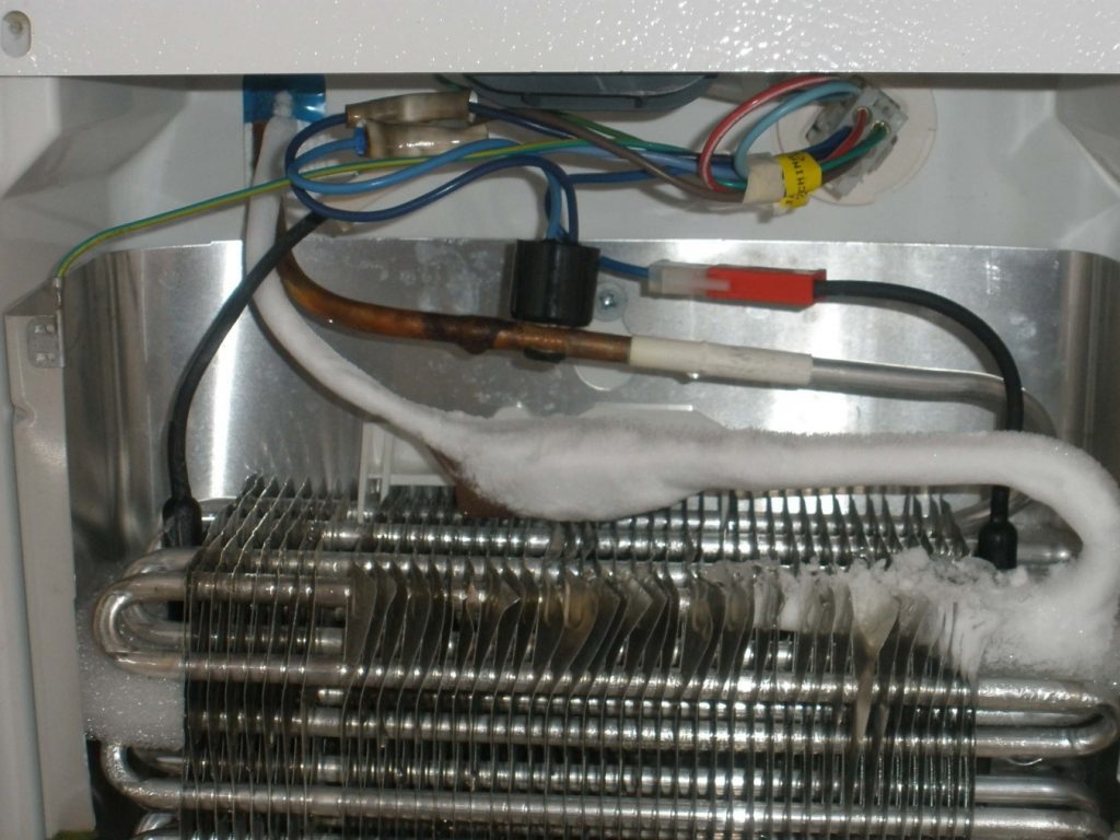 Comment remplir le réfrigérateur de fréon à la maison: les matériaux nécessaires et les étapes du travail