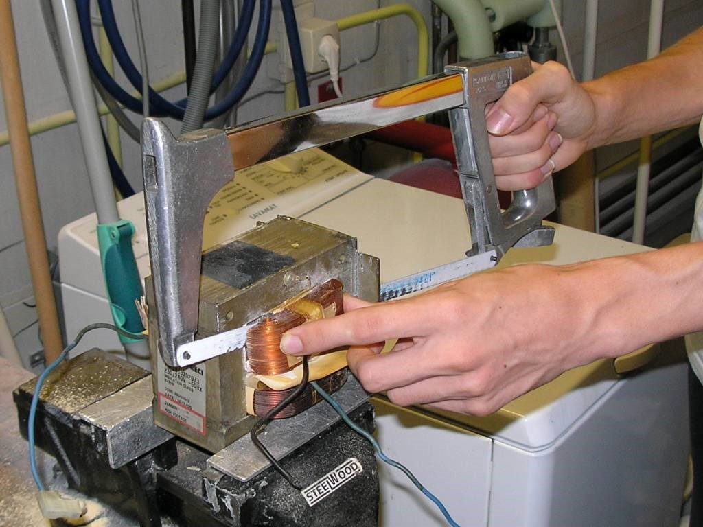 Soudeur bricolage par micro-ondes: soudage par contact ou par points - instructions étape par étape