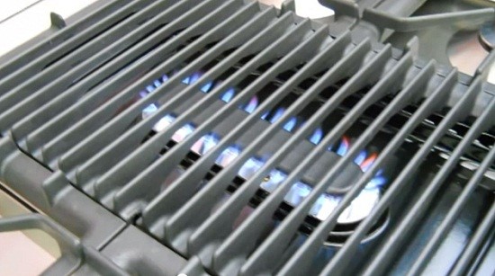 Comparer le poêle Héphaïstos brûlant Darina Hansa